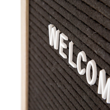 Czarna tablica literowa 30 x 30 cm z drewnianą ramą - LEB30x30