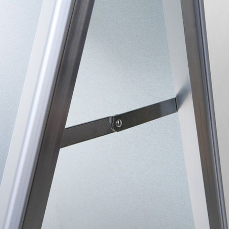 Potykacz 32 mm z logo, narożniki proste 