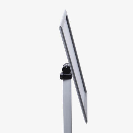 Menuboard z regulowaną nogą