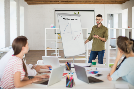 Flipchart Mobilny Magnetyczny Suchościeralny FM2 z ramionami na blok